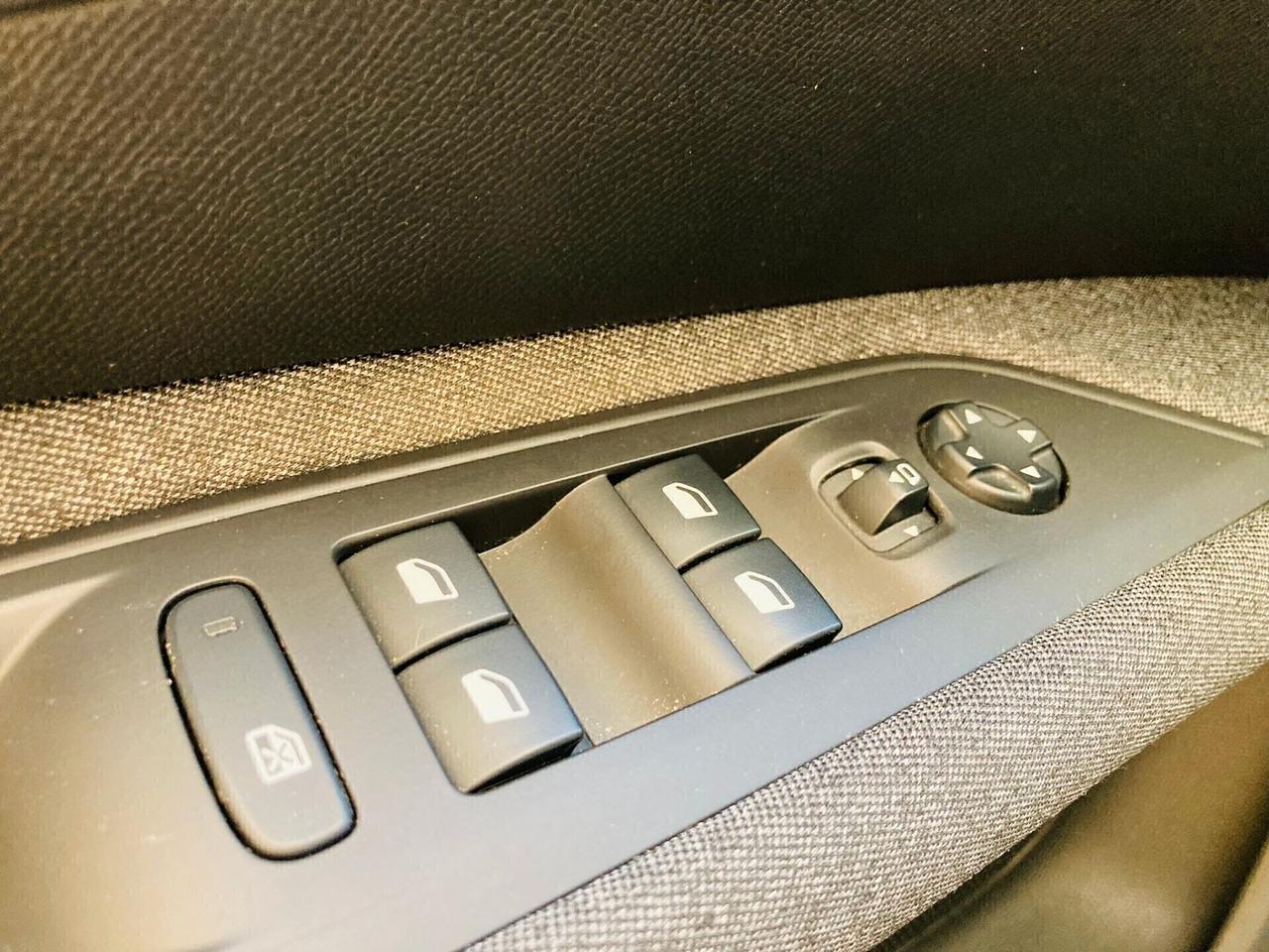 Peugeot 3008 1.5 HDI -X NEOPATENTATI- 2020