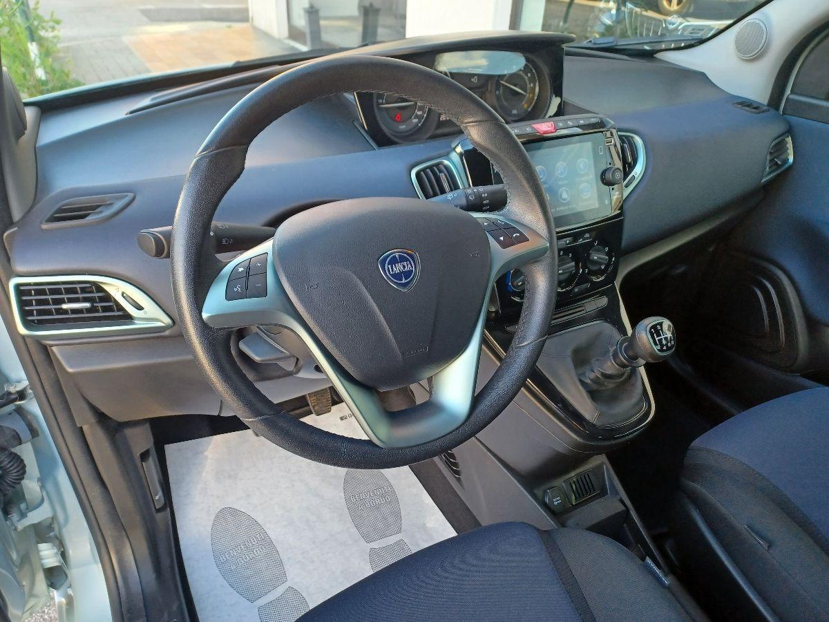 LANCIA - Ypsilon - 1.0 FireFly 5p.S&S Hyb. Platino