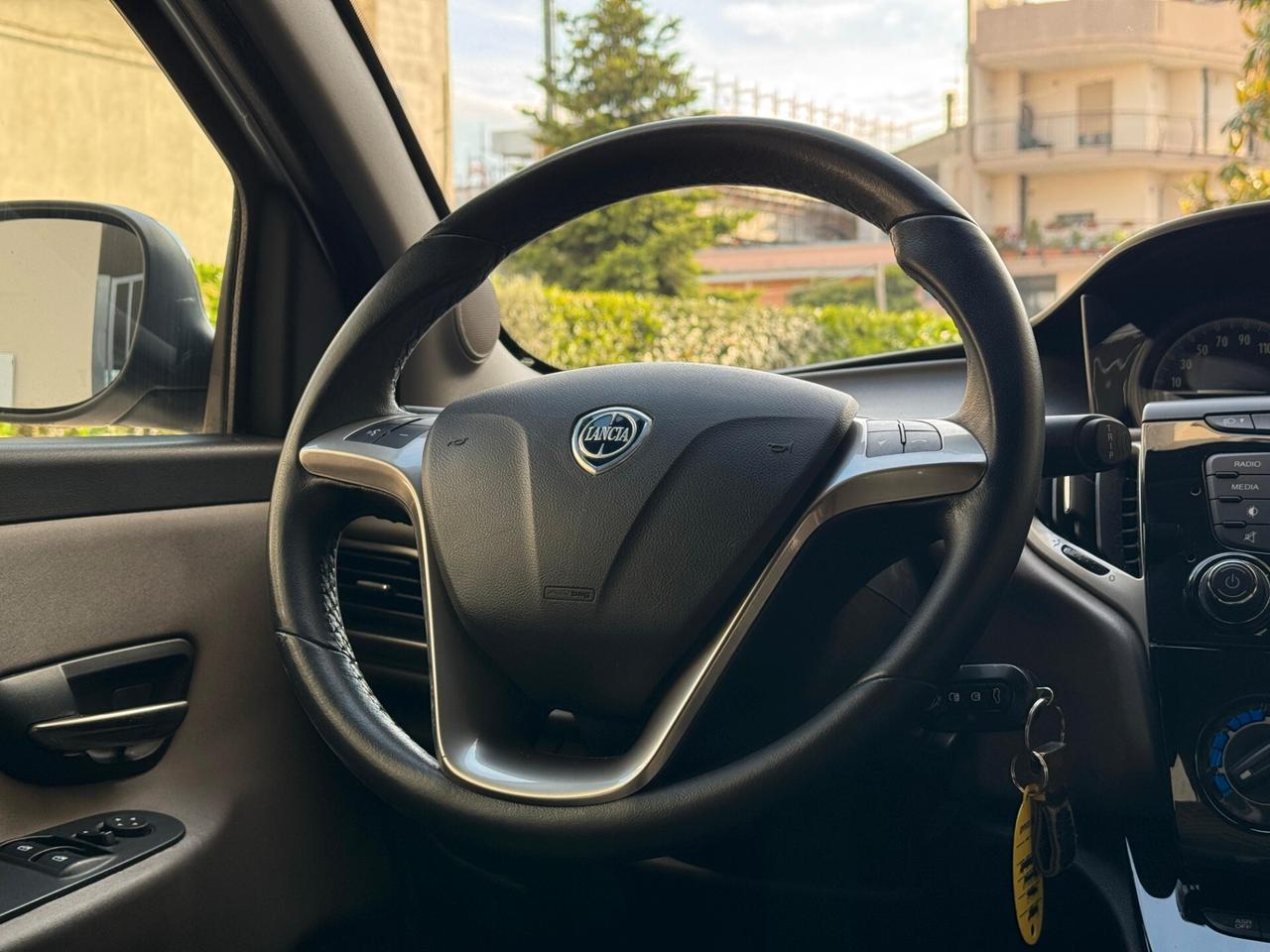 Lancia Ypsilon 1.2 69 cv 5 porte Platinum