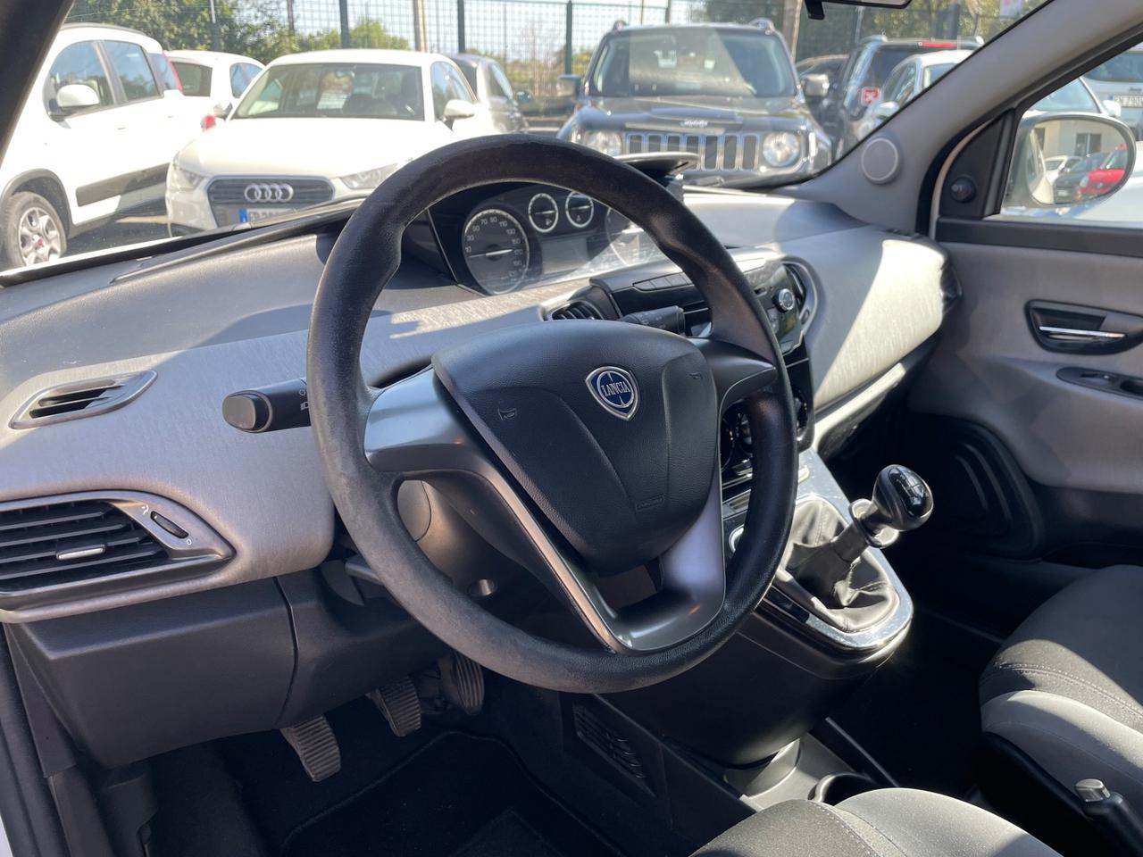 Lancia Ypsilon 1.2 69 CV 5 porte S&S Silver