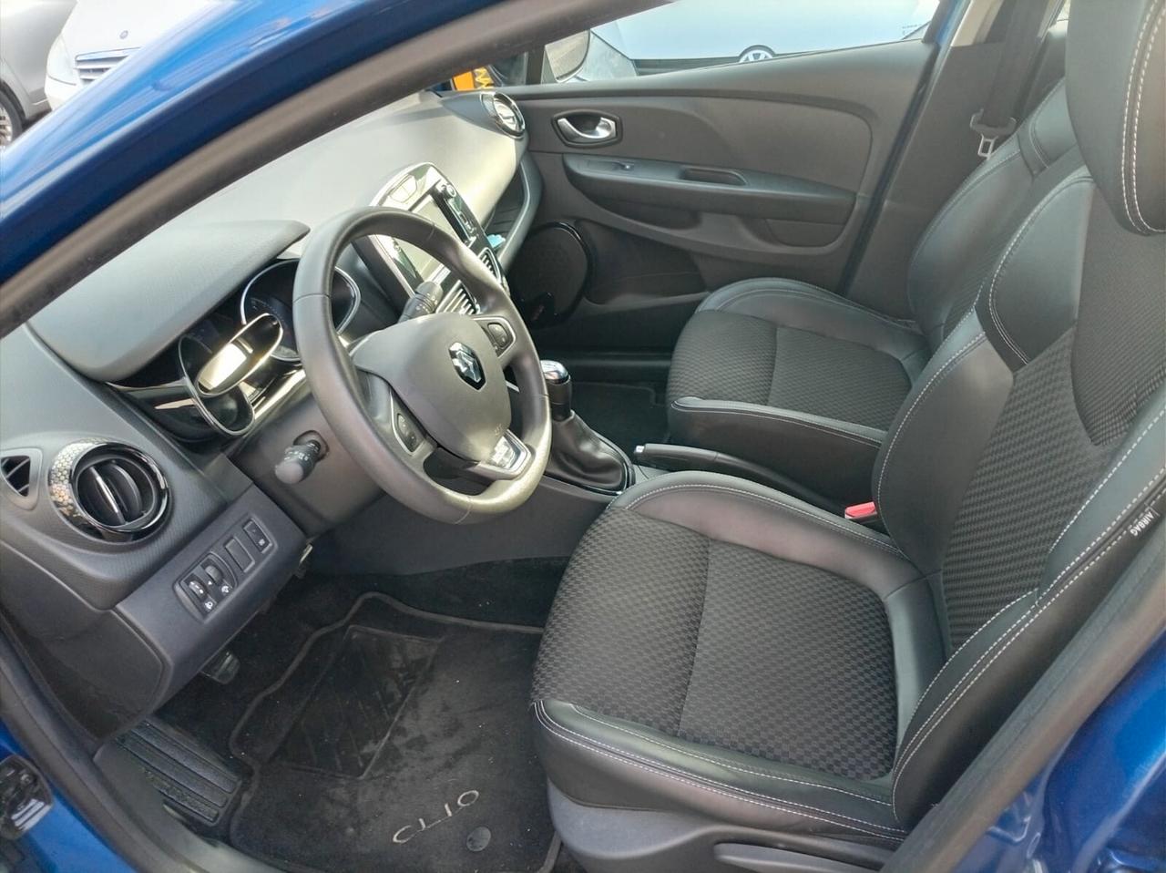 Renault Clio TCe 12V 90 CV 5 porte Moschino Intens