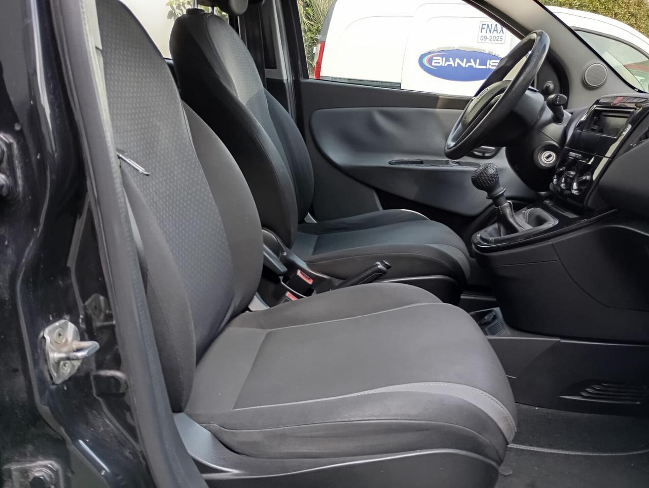 Lancia Ypsilon 1.2 69 CV 5 porte Silver