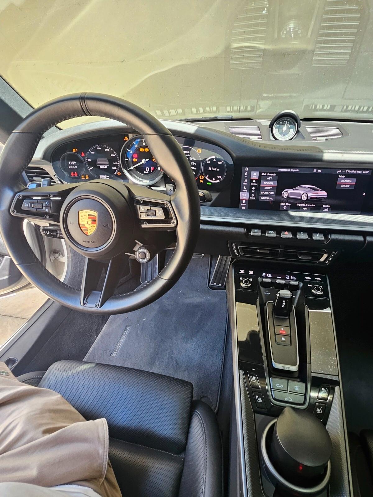 Porsche 911 Carrera 992 4