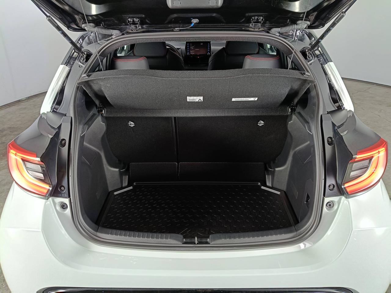 TOYOTA Yaris IV 2020 - Yaris 1.5h GR Sport