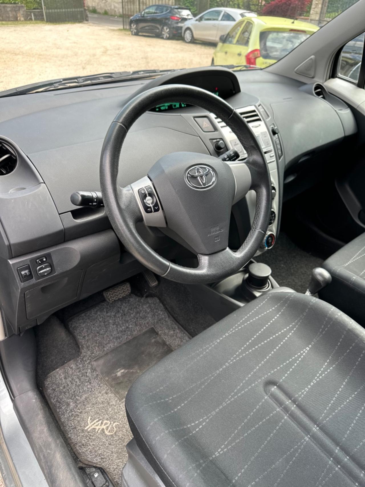 Toyota Yaris 1.3 5P AUTOMATICA SOL NEOPAT KMCERT GARANZ