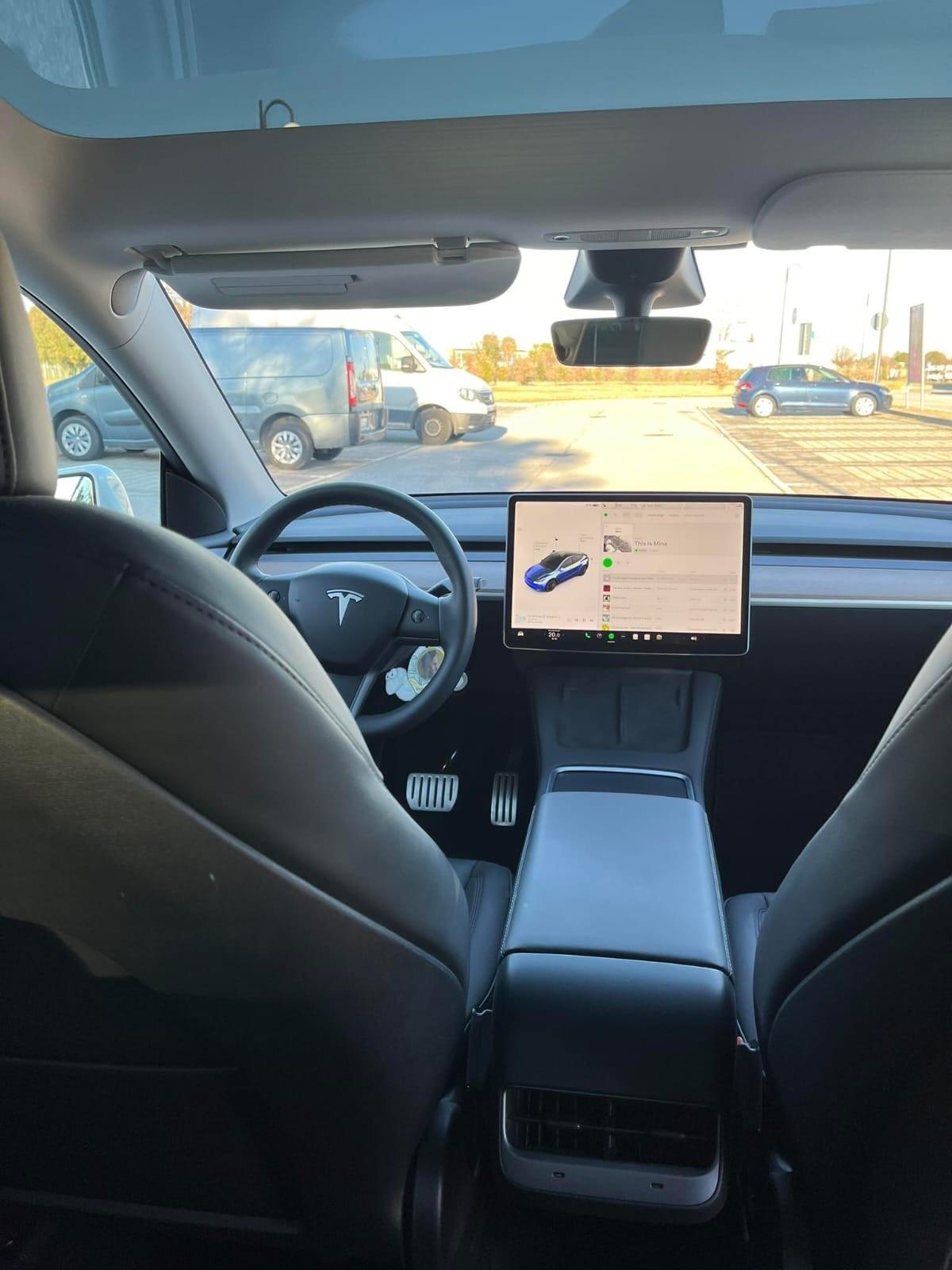 Tesla Model Y AWD Performance