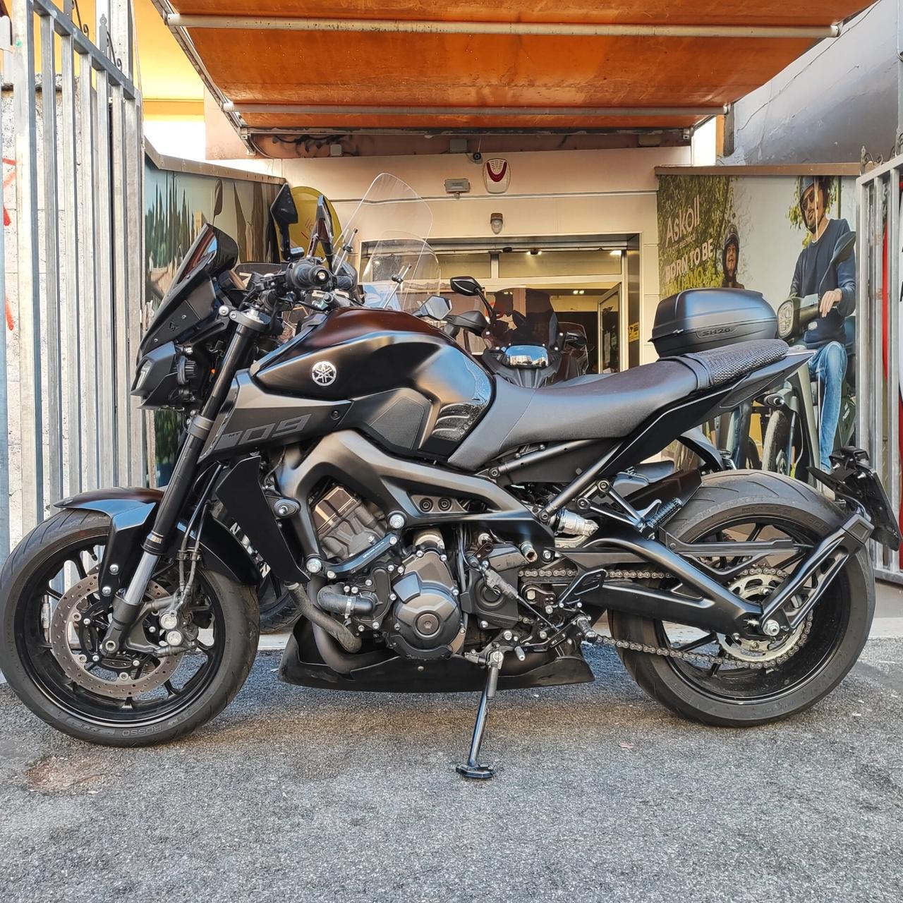 Yamaha MT-09 2017 – 16.979 KM – SUPER ACCESSORIATA