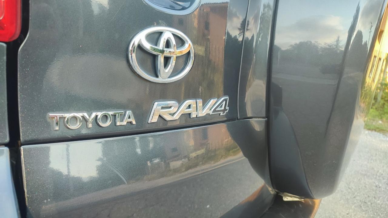 TOYOTA RAV4 2.2 D-4D 177CV LUXURY