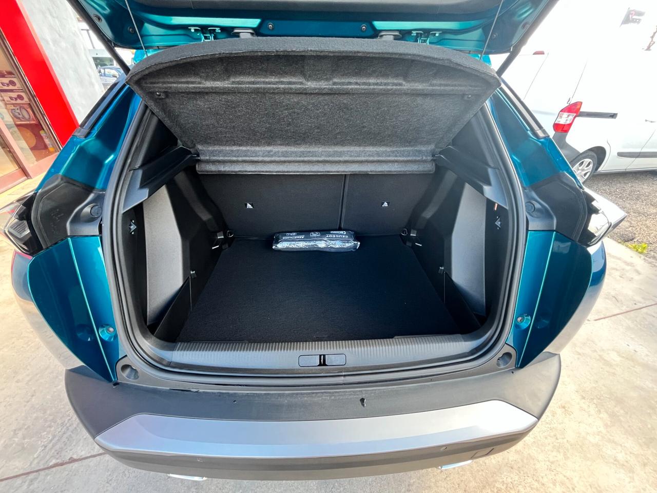 PEUGEOT 2008 1.2 PureTech 130CV EAT8 ALLURE – KM 0 – AUTOMATICA