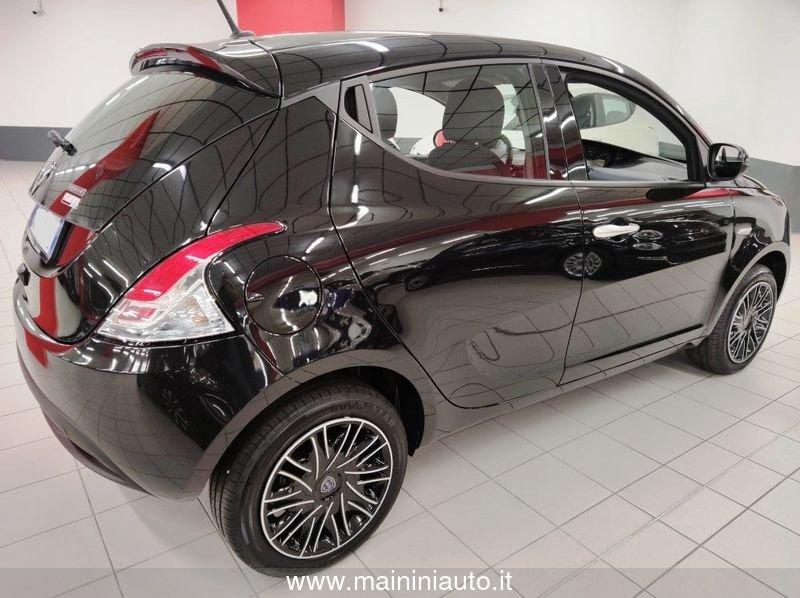 Lancia Ypsilon 1.0 Hybrid 70cv 5P Platino + Car Play m