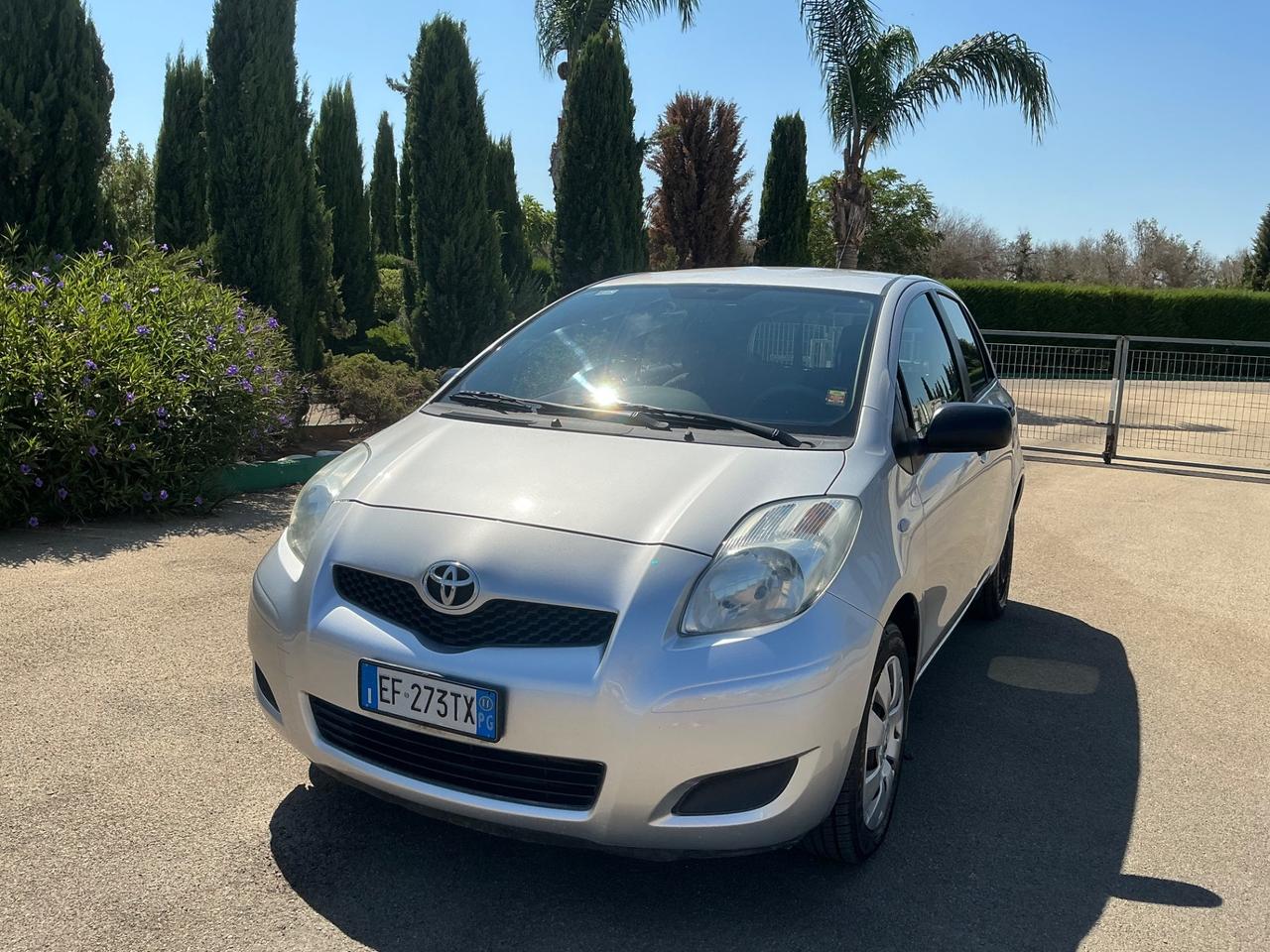 TOYOTA YARIS 1.0 BENZINA 2011