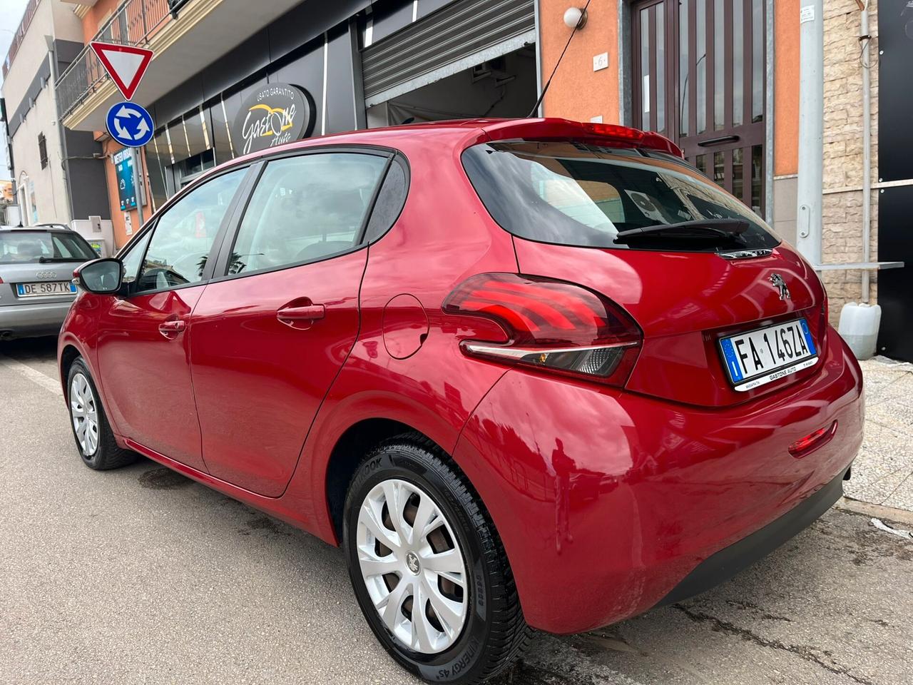 Peugeot 208 1.4 HDi 68 CV 5 porte Allure