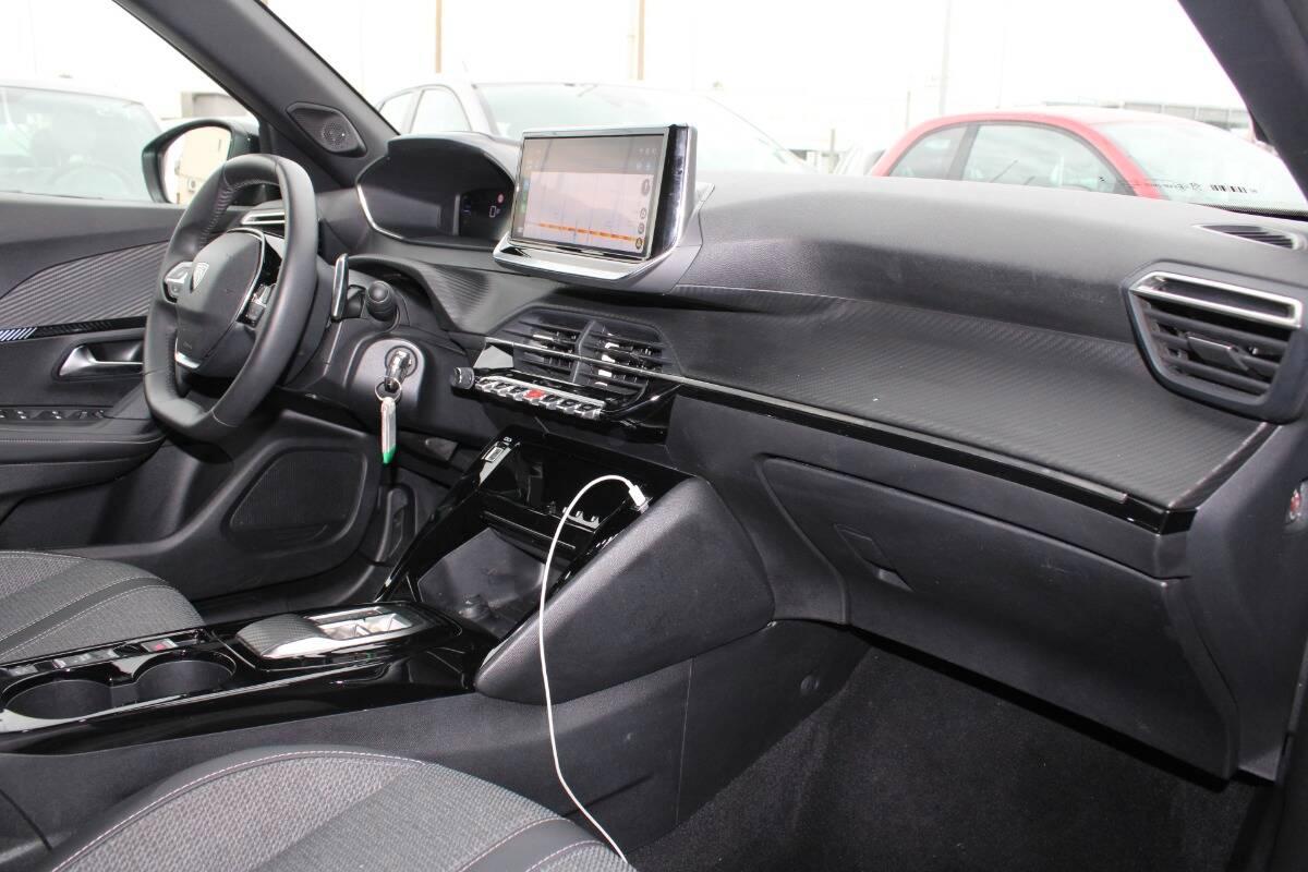 Peugeot 2008 1.2 puretech Allure 130cv AUTO + TELECAMERA A 360°