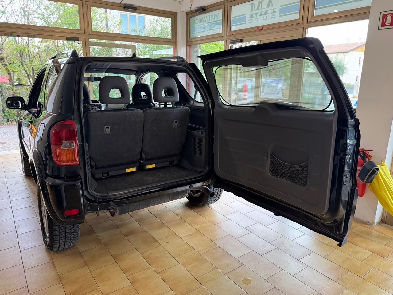 Toyota RAV 4 RAV4 2.0 Tdi D-4D cat 3 porte Sol