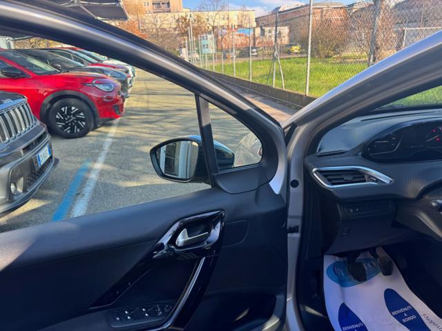 PEUGEOT 208 PureTech 82CV 5 porte Allure + RETROC.