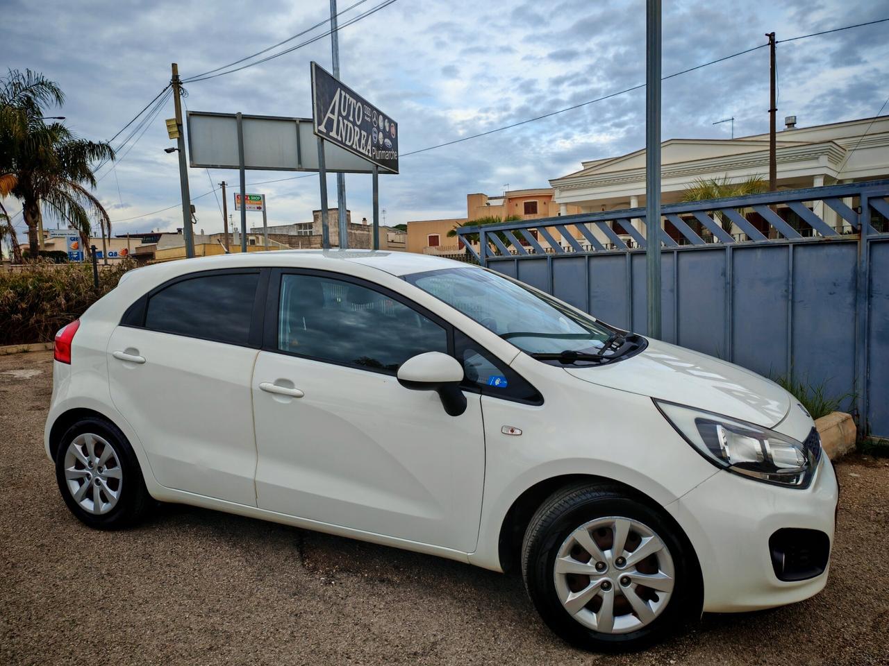 Kia Rio 1.1CRDi EX Plus Full Optional 2013