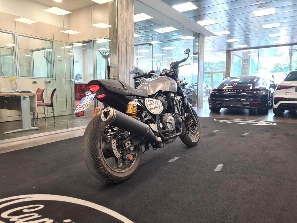 YAMAHA XJR 1300