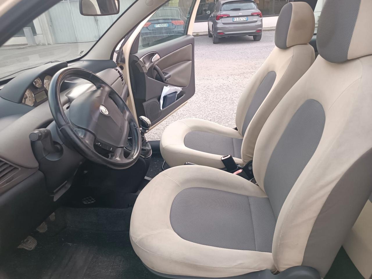 Lancia Ypsilon 2006---1.2 Benzina Neopatentati