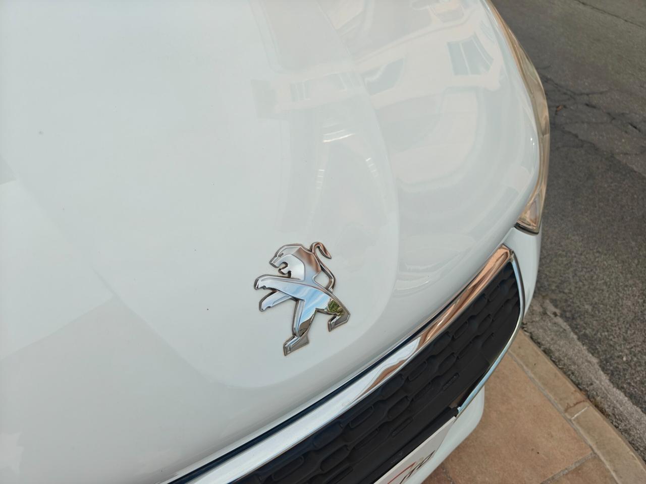 Peugeot 208 1.2 VTi Active Ok neop