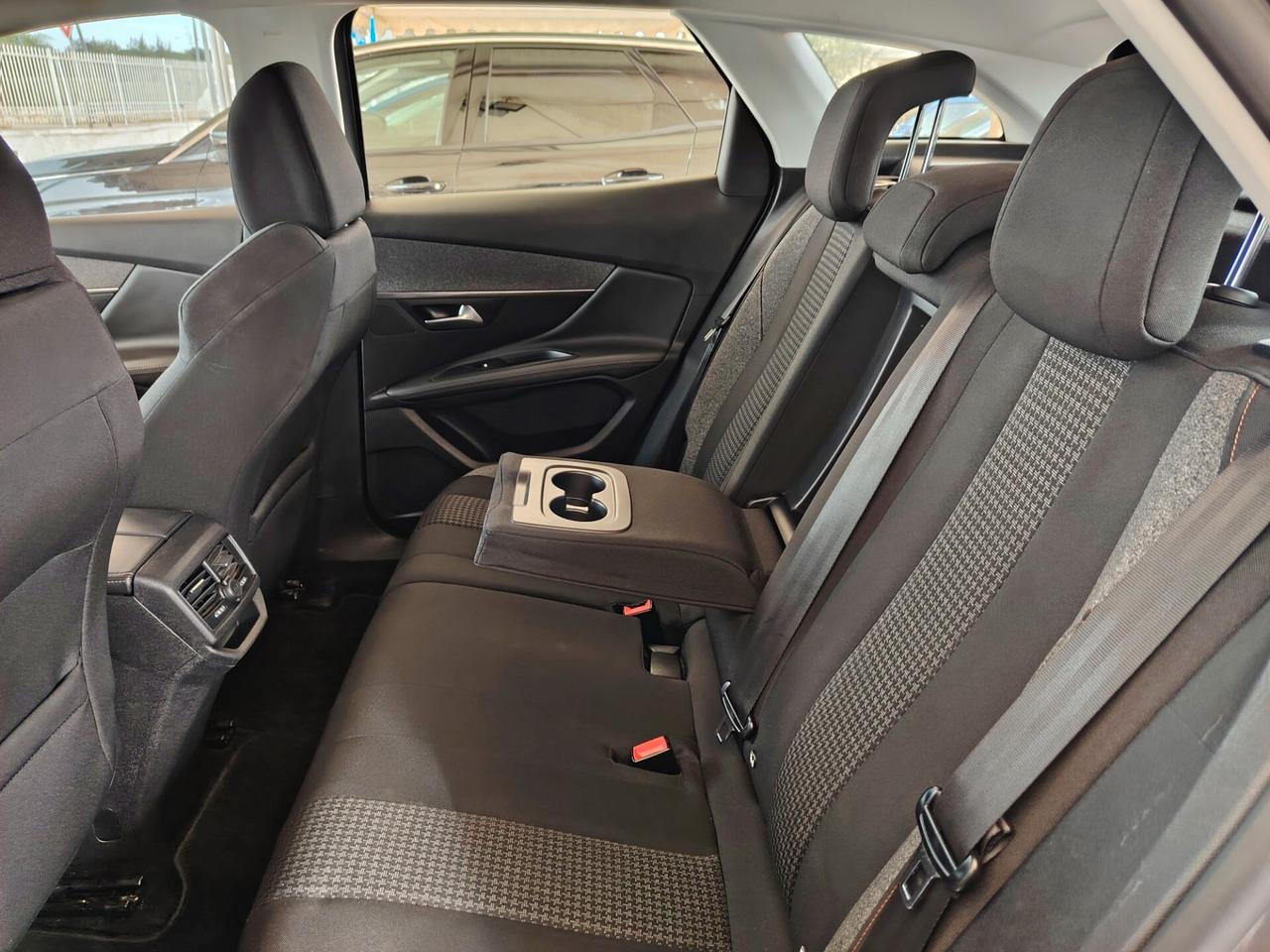 Peugeot 3008 1.6 BlueHDi 120 S&S Business 2018