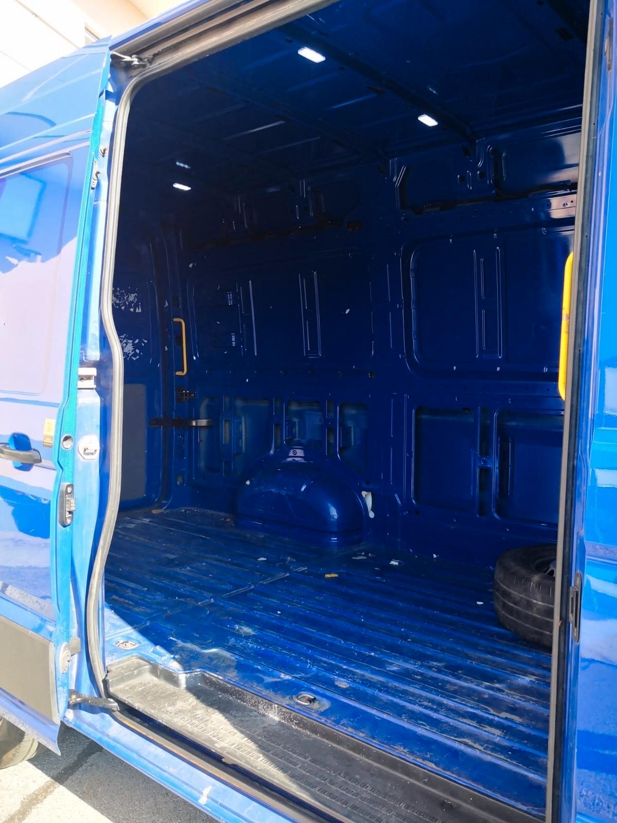 Volkswagen Crafter 30 2.0 TDI 140CV 3posti ***14.500 € + IVA***