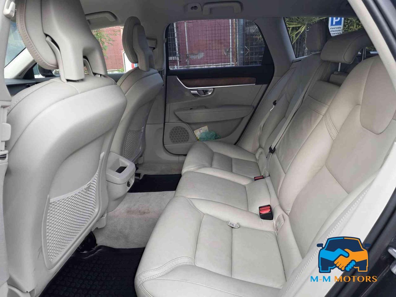 Volvo V90 D4 AWD Geartronic Momentum