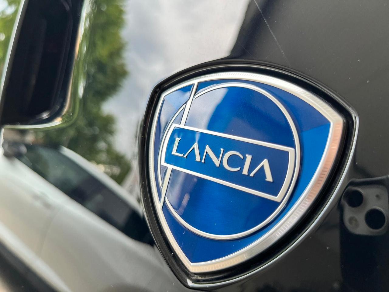 Lancia Ypsilon Hybrid e-DCT Edizione Cassina