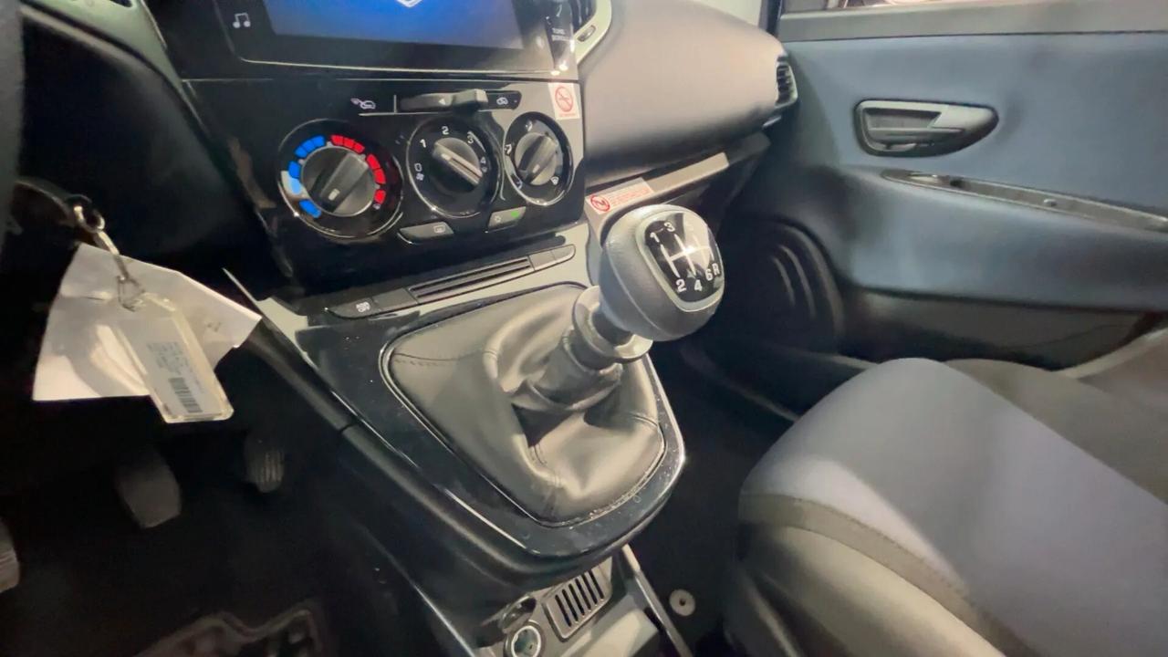 Lancia Ypsilon 1.0 Hybrid Platino full optional