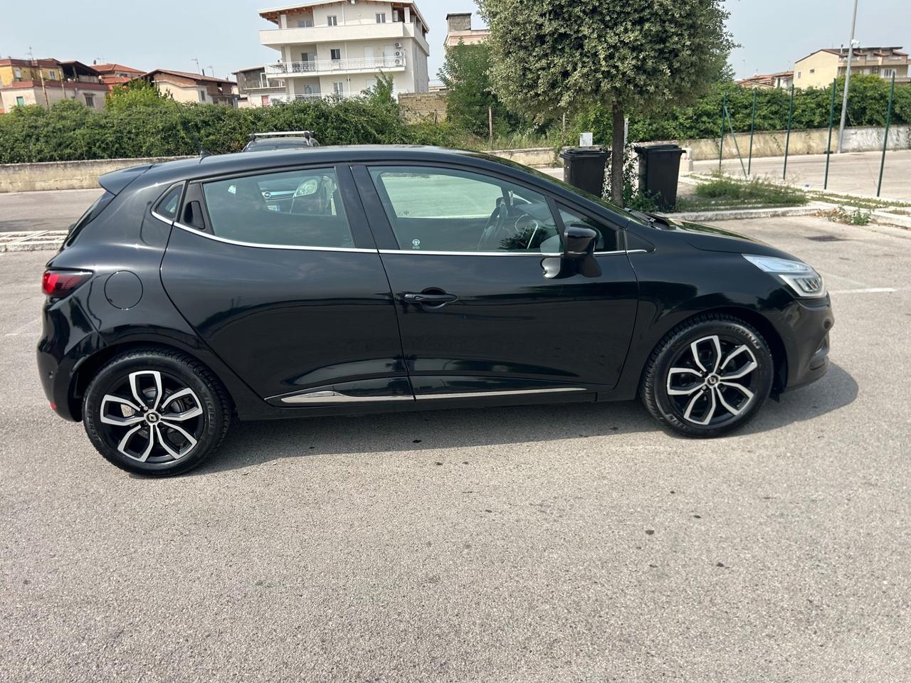 Renault Clio TCe 12V 90 CV 5 porte Moschino Intens