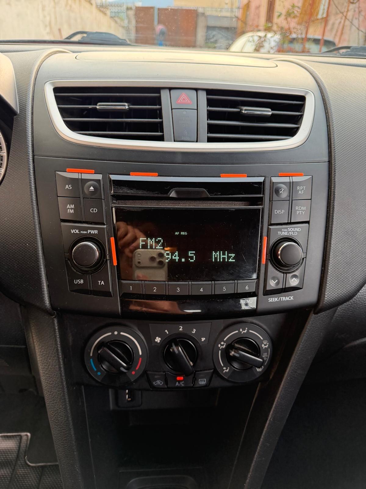 Suzuki Swift 1.3 DDiS 5 porte B-Cool Bi-Color-2014