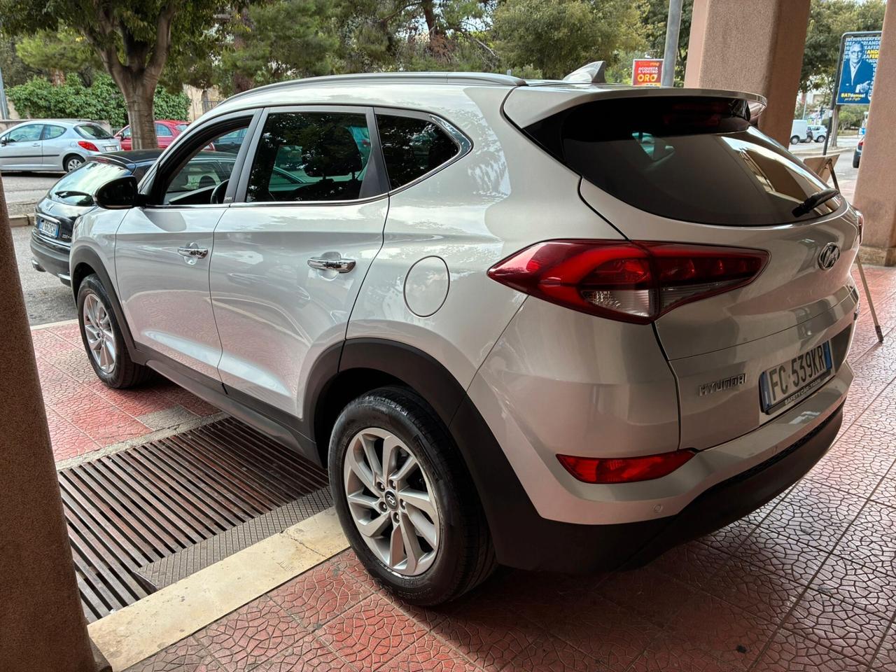 Hyundai Tucson 1.7CRDi perfetta garantita-16