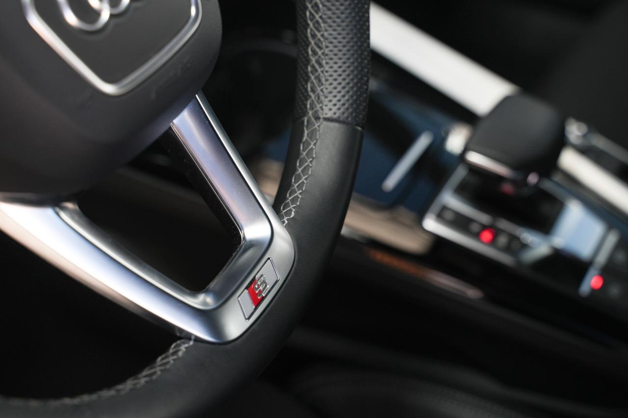 Audi A4 40 TDI S tronic line edition