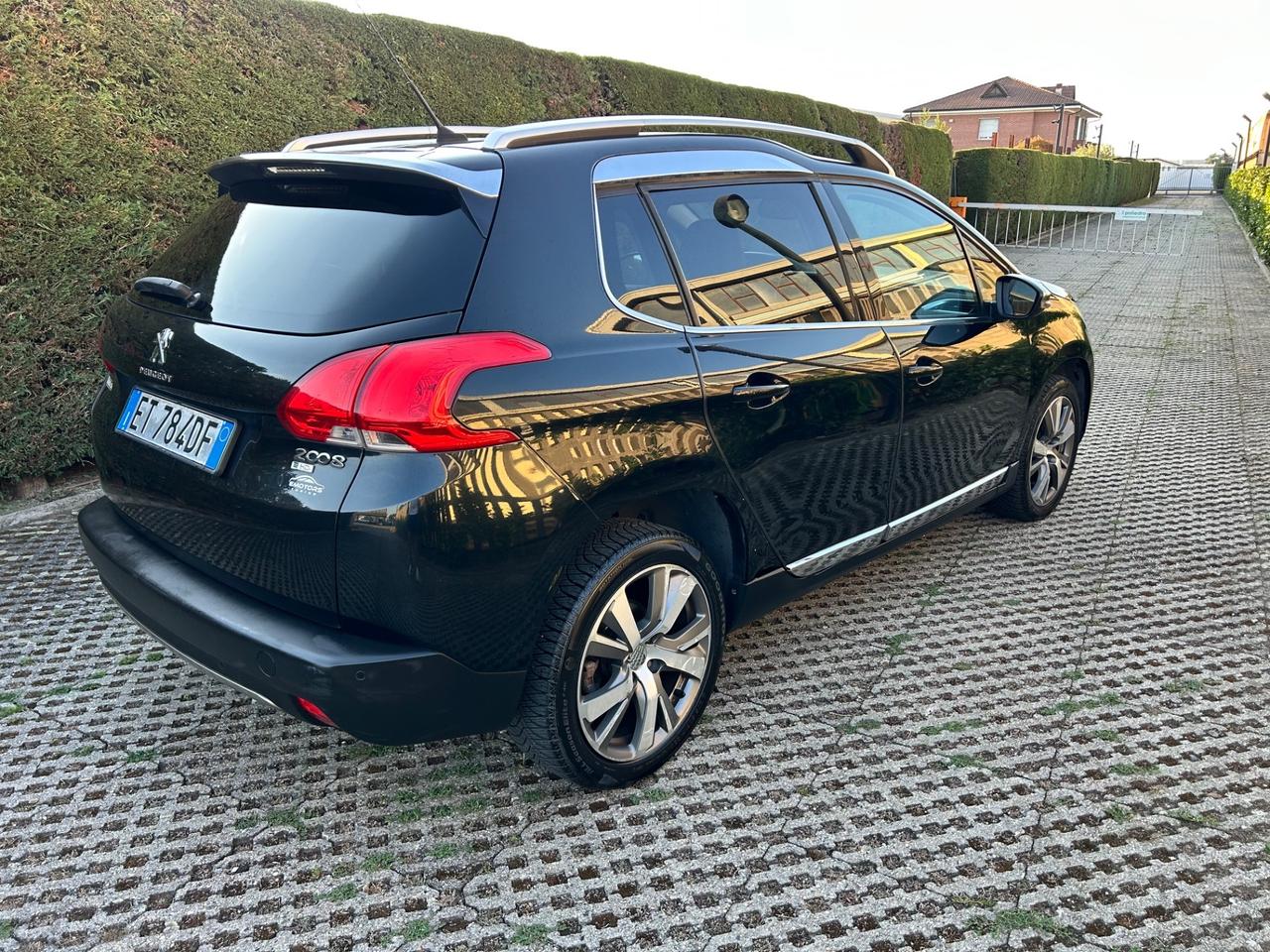 Peugeot 2008 BlueHDi 130 S&S EAT8 Allure