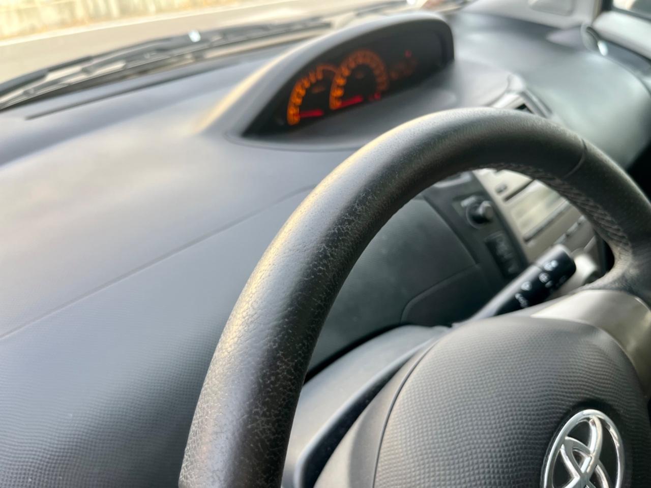 Toyota Yaris 1.3benz 2011 58.000km perfetta per neopatentati