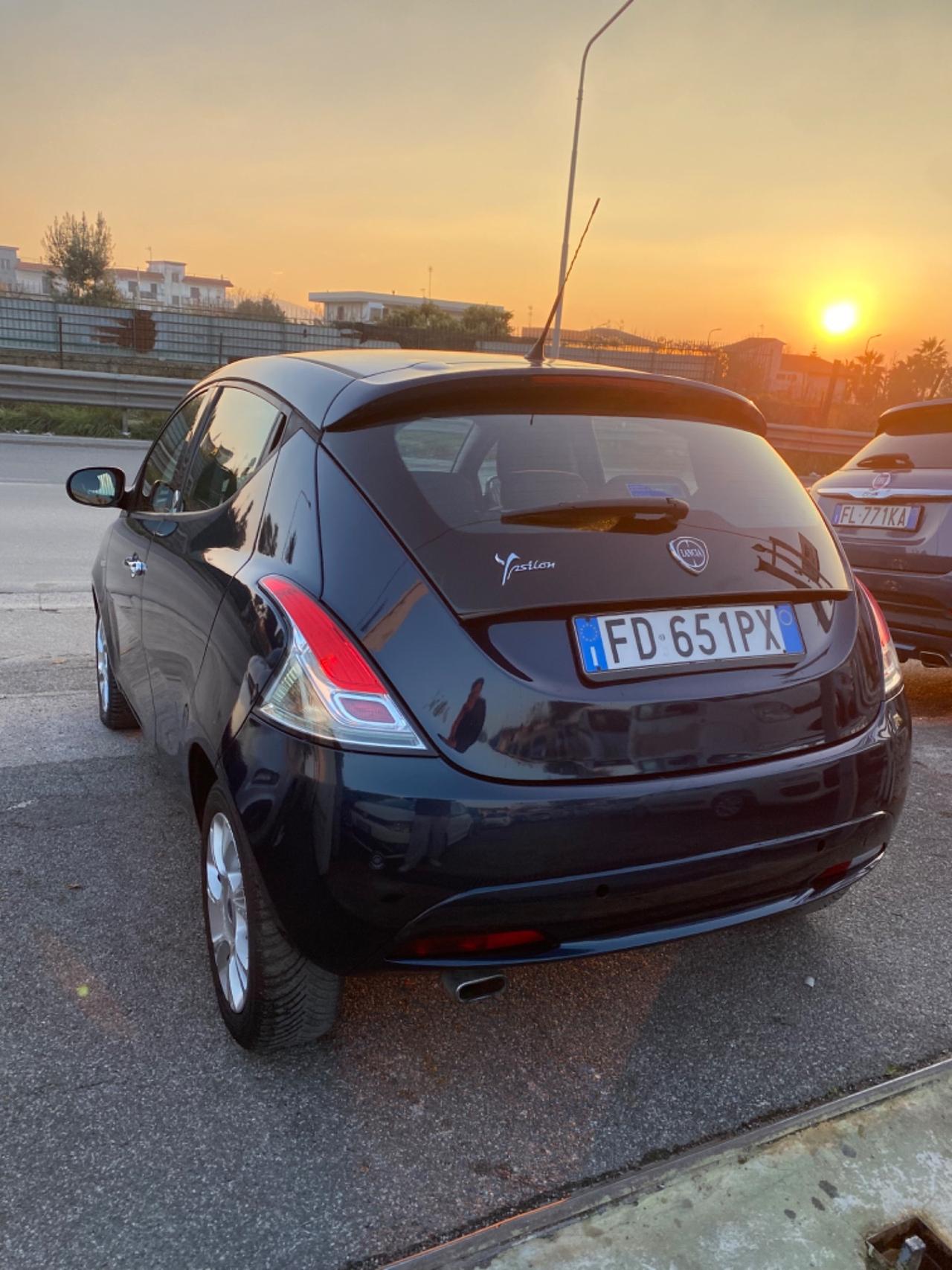 Lancia Ypsilon 1.2 69 CV 5 porte GPL Ecochic Silver