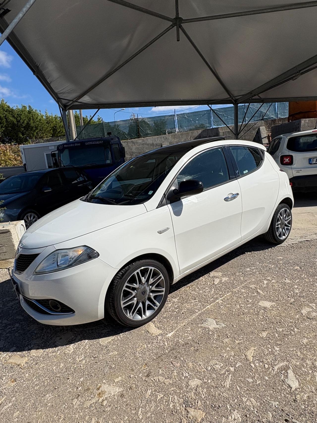 Lancia Ypsilon 1.2 69 CV 5 porte Platinum