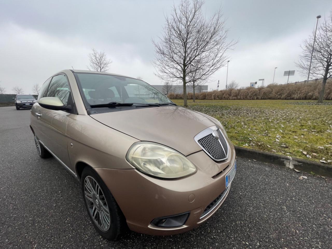 Lancia Ypsilon 1.3 MJT 90 CV Blue&Me