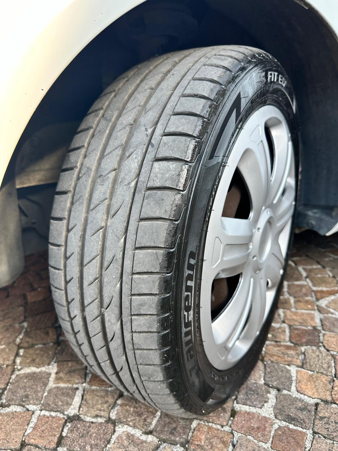 Ford Fiesta 1.2Bz 60CV 5p - Neopatentati