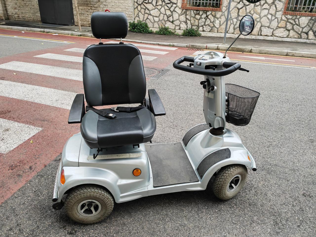 SCOTER 4 RUOTE ELETTRIVO