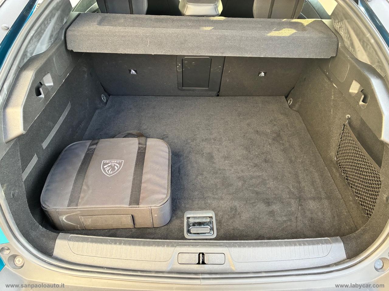 PEUGEOT 408 Hybrid 225 e-EAT8 Allure Pack