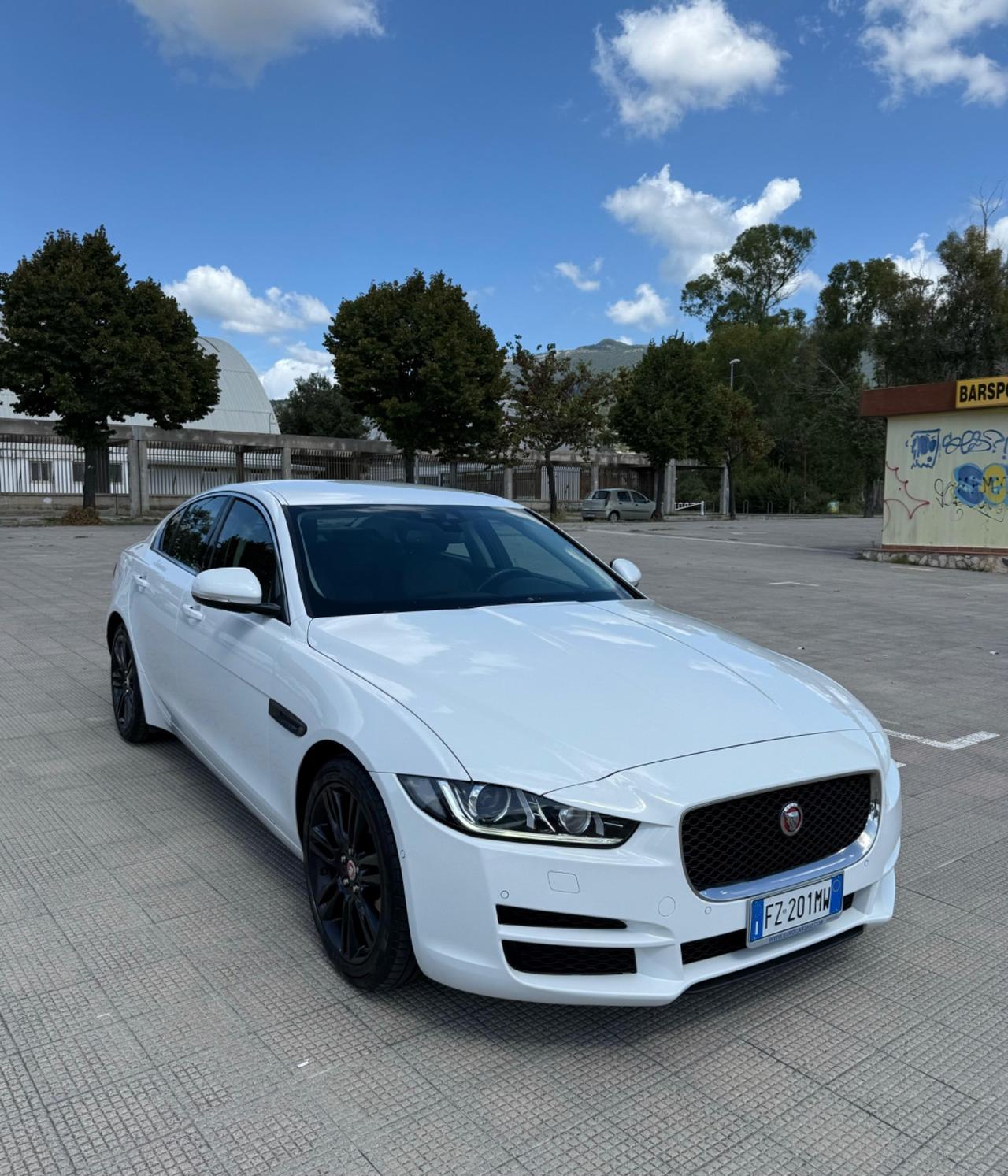 Jaguar XE 2.0 D Turbo aut. Pure