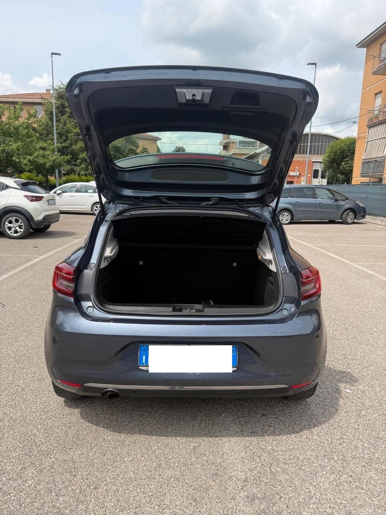Renault Clio 1.5 dci - NAV. - NEOPATENTATI - 12 MESI DI GARANZIA -