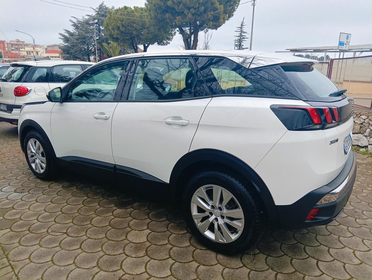 Peugeot 3008 BlueHDi 130 S&S Business