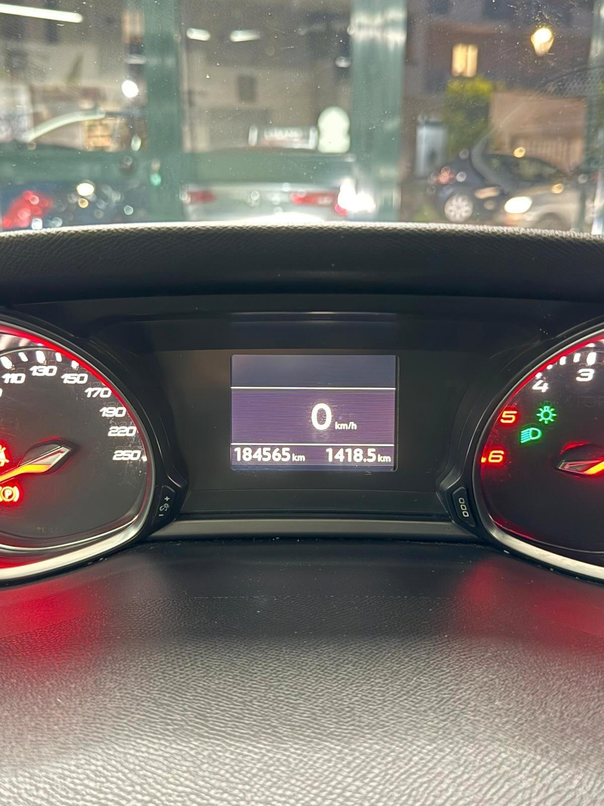 Peugeot 308 BlueHDi 120 S&S EAT6 SW Allure