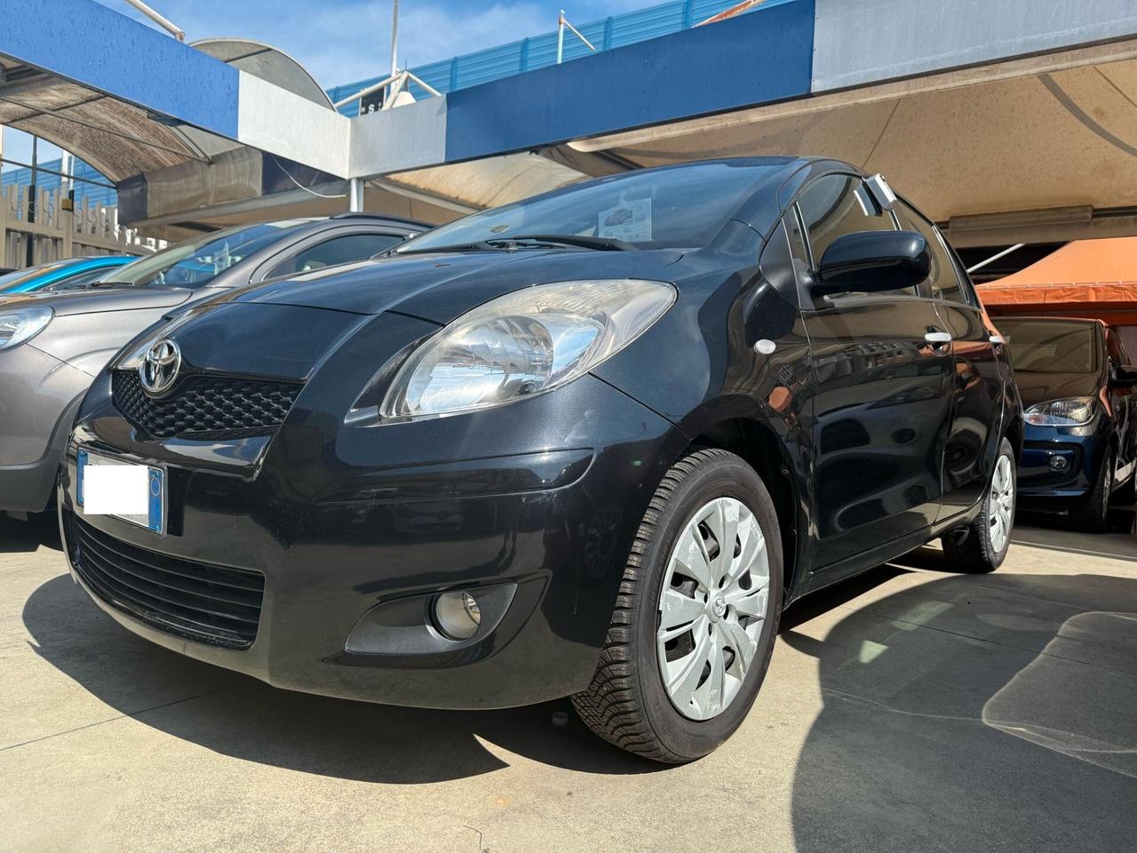 TOYOTA YARIS 1,3 BENZ.