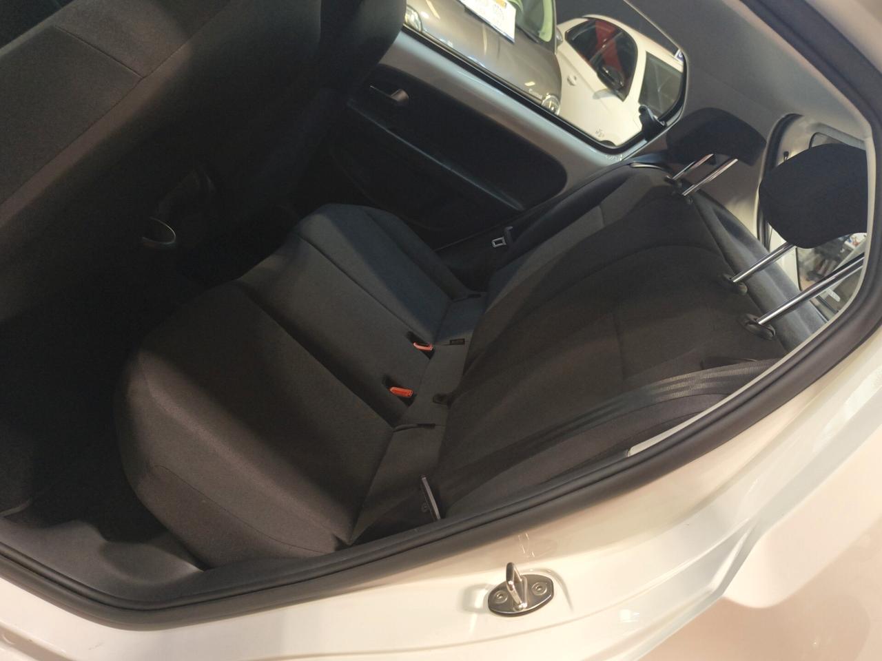 Volkswagen up! 1.0 5p. take solo 19.000 km