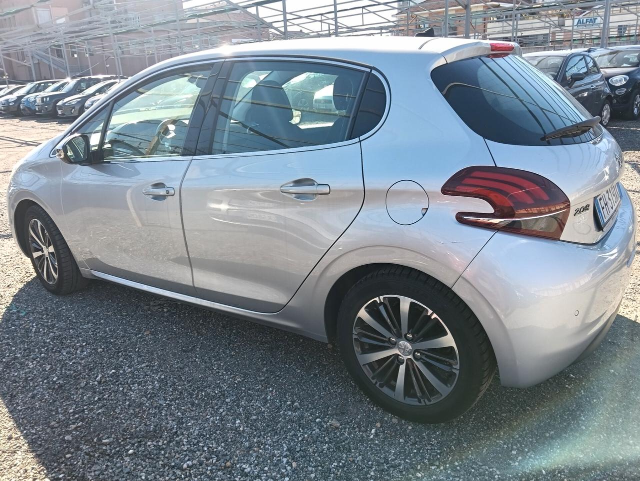 Peugeot 208 PureTech 82 5 porte Allure