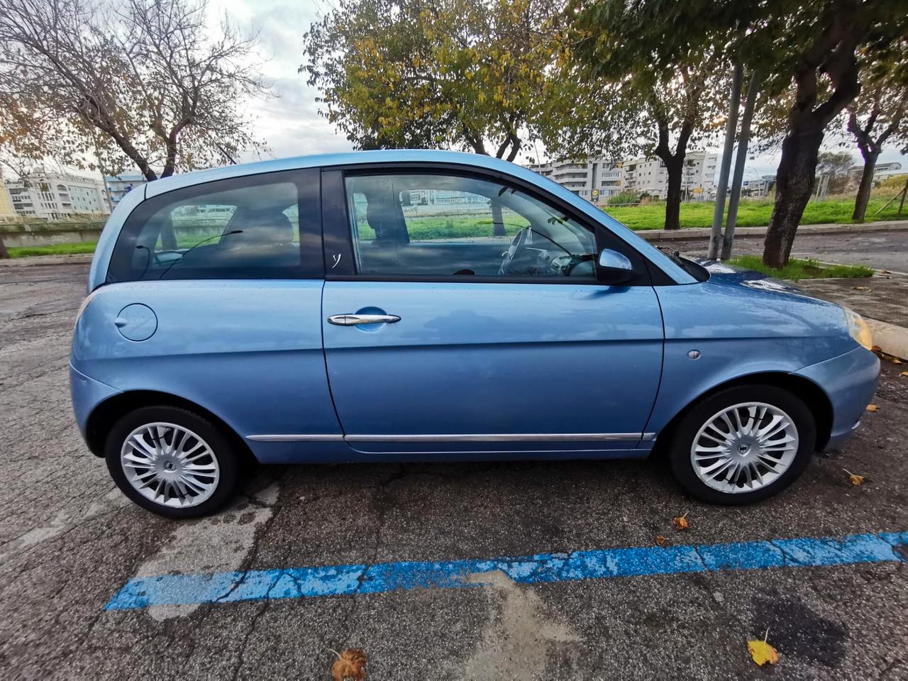 Lancia Ypsilon 1.2 Argento NEOPATENTATI