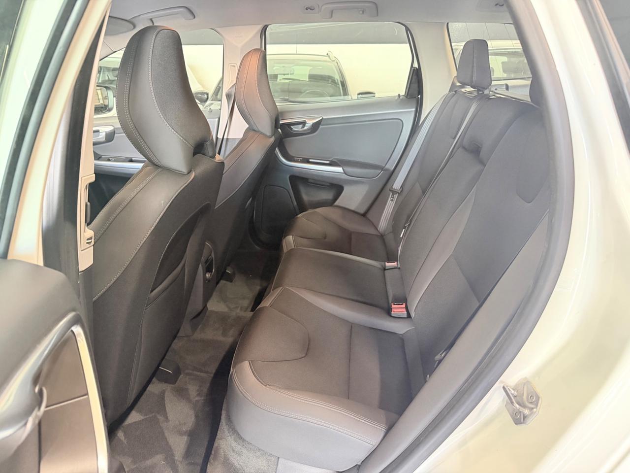 Volvo XC 60 XC60 D4 Geartronic R-design Kinetic