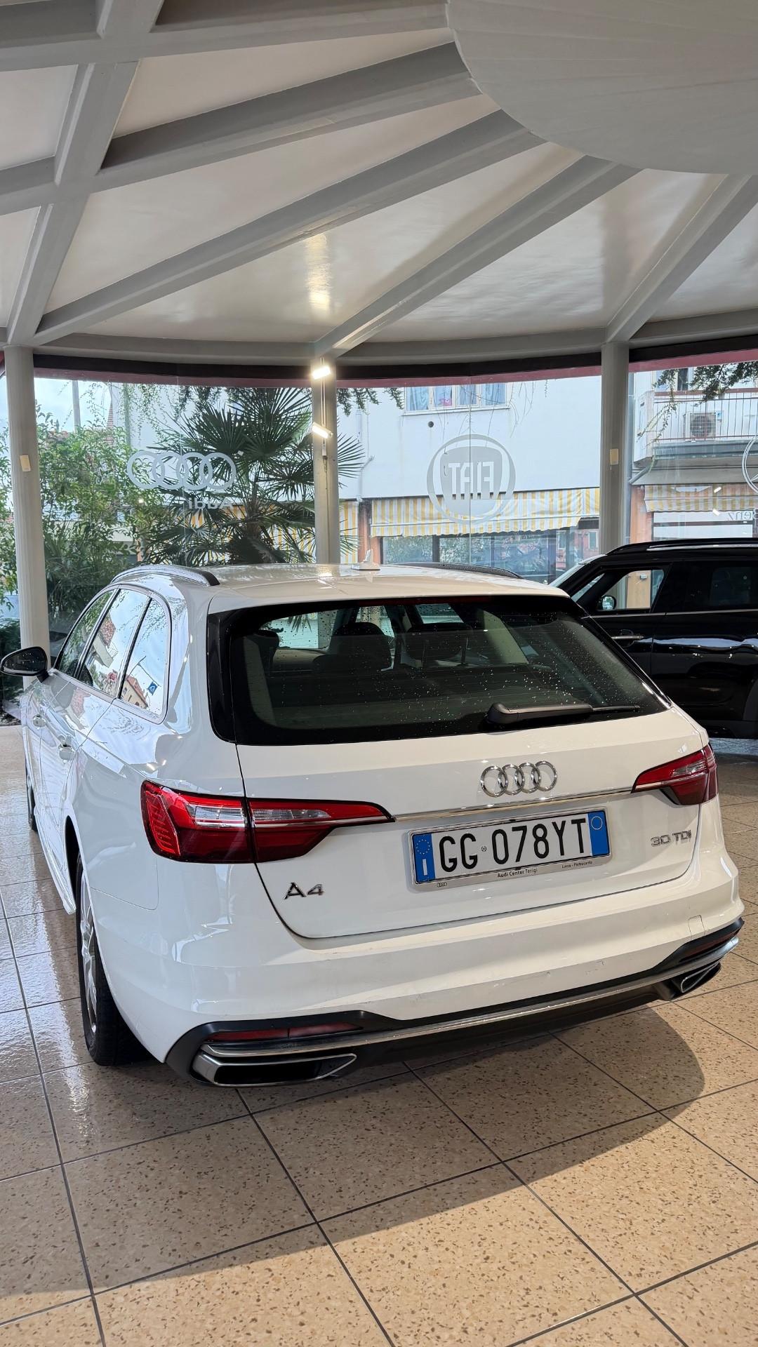Audi A4 Avant 30 TDI S line edition